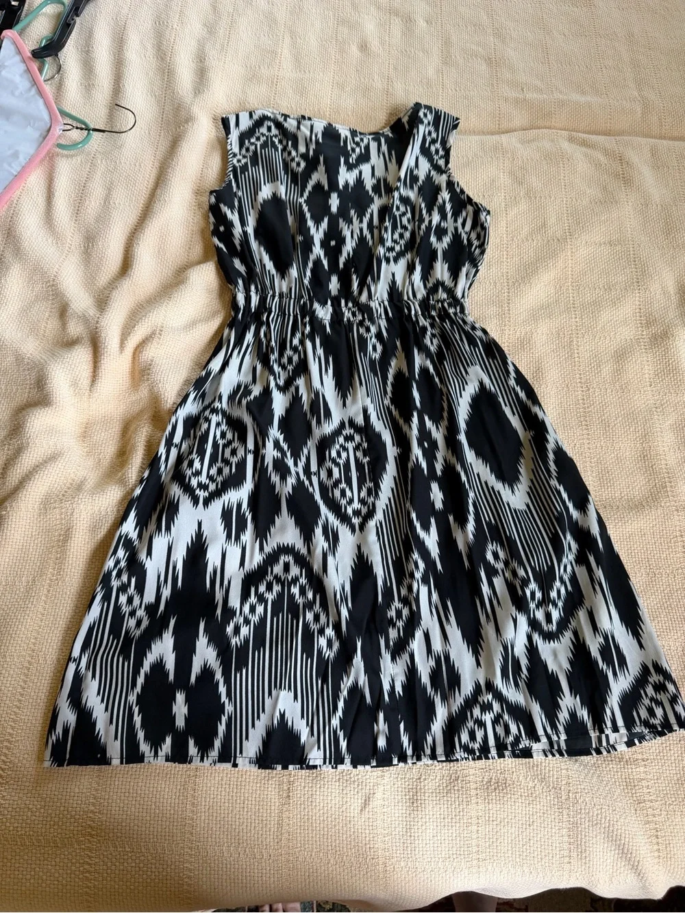 Speed Control Black and White Sleeveless Patterned Dress